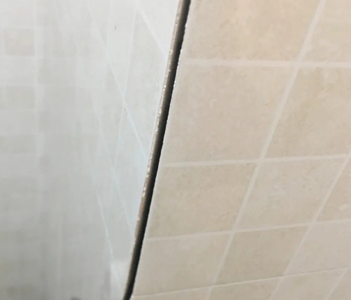 毕节瓷砖空鼓维修公司分享阳台瓷砖脱落的修复过程可以分为以下几个步骤